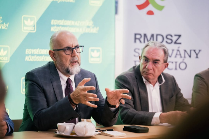 A magyar szórvány napjának előestéjén azokkal terveztük meg a következő időszak feladatait, akik nap mint nap őrködnek közösségünk felett. Büszkék vagyunk rájuk: ők a magyar jövő csendes építői.
Munka van bőven, nem állunk meg. Ott kell a legtöbb erő, ahol kevesebben vagyunk. 💚