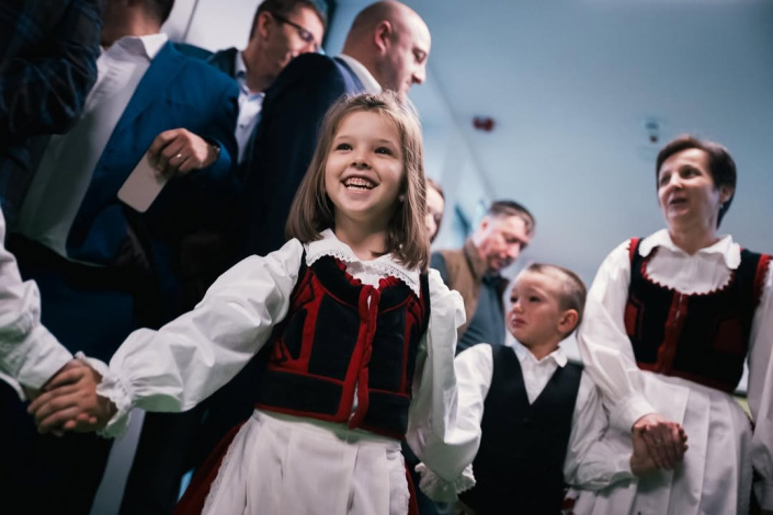 Az igazi eredmény az, amikor a közösség számára felépítünk egy bölcsődét, megújítunk egy egészségügyi intézményt. Ma kétszeresen is eredményesek vagyunk: a csíki járóbeteg-rendelő megújítása után a Farkaslakához tartozó Székelyszentléleken új bölcsődét adtunk át. 🧒👧

A székelyszentléleki bölcsőde azt üzeni a fiatal családoknak: érdemes itthon maradni és családot alapítani.