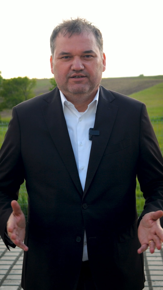 Mi építünk, ők bontanak. Egy tollvonással minden veszélybe kerülhet, amit 35 év alatt felépítettünk. Állítsuk meg őket, vasárnap szavazzunk Nicușor Danra!