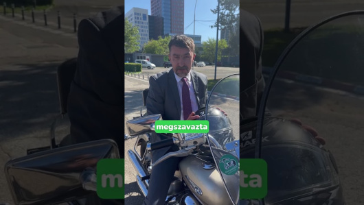 Turos Lóránd: Ezentúl nem kötelező a mopedeken és a motorkerékpárokon fényvisszaverő háromszögeket, elsősegélycsomagot és tűzoltó készüléket tartani