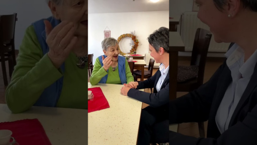 Kedves történetek, kedves emberek – erről szólt a mai találkozó a Kálvin otthonban, írjon alá ön is!